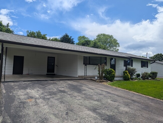 11124 Farr Dr in Farragut, TN - Building Photo - Building Photo
