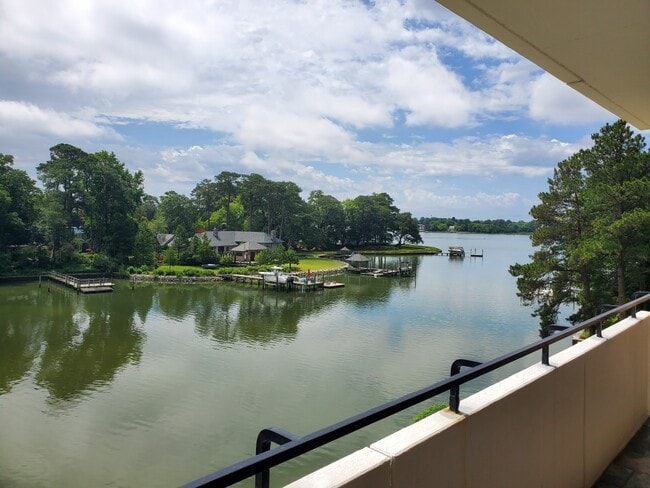 property at 7320 Glenroie Ave