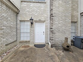 3800 Tanglewilde St in Houston, TX - Building Photo