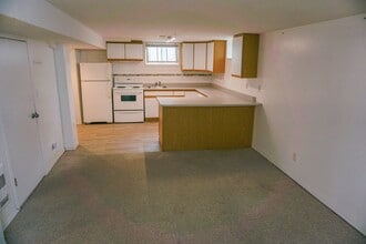 2712 Sinton Ave in Regina, SK - Building Photo - Building Photo