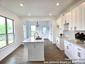 911 Florida St in San Antonio, TX - Building Photo - Building Photo