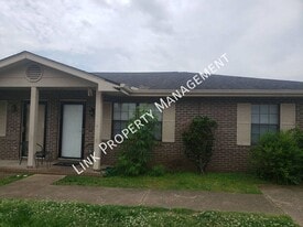 5004 N Moore Ln in Chattanooga, TN - Building Photo