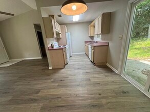 1052 Longstreet Dr in Tallahassee, FL - Building Photo - Building Photo