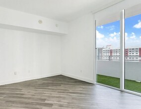 350 NE 24th St, Unit 908 in Miami, FL - Building Photo - Building Photo