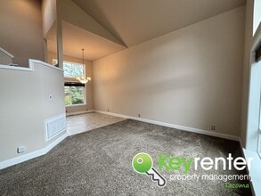 12823 SE 306th Pl in Auburn, WA - Foto de edificio - Building Photo