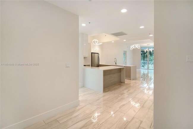 14951 Royal Oaks Ln in North Miami, FL - Building Photo - Building Photo