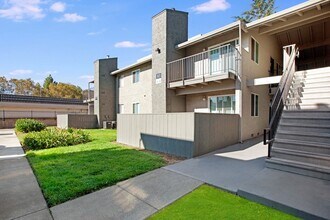 The Henley in Suisun City, CA - Building Photo - Building Photo