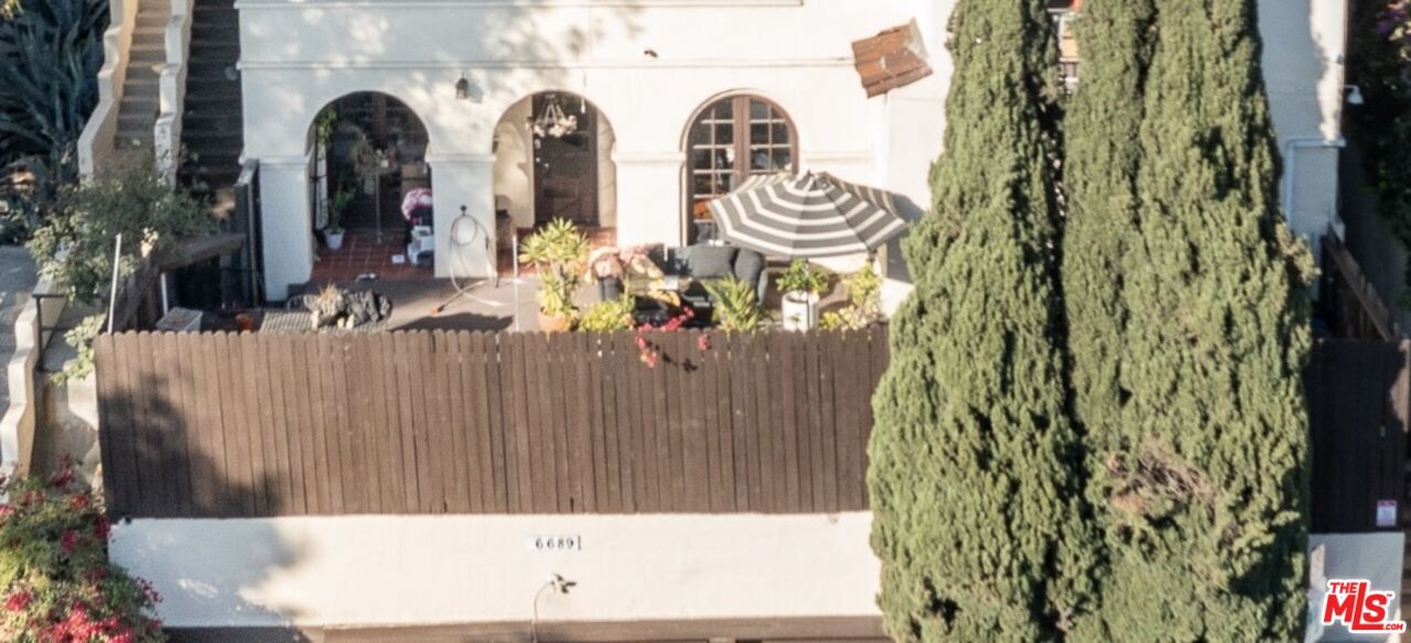 6689 Emmet Terrace in Los Angeles, CA - Building Photo