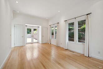 125 Bayview Ave in Belvedere, CA - Building Photo - Building Photo