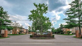 2601 Hillsboro Pike, Unit The Villager in Nashville, TN - Building Photo