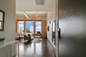 500 S Ervay St in Dallas, TX - Foto de edificio - Building Photo