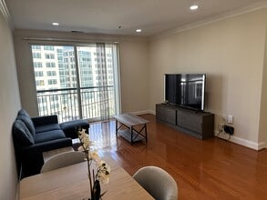 38 Maryland Ave, Unit Penthouse 608 in Rockville, MD - Foto de edificio - Building Photo