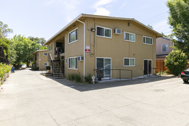 4050 Palm Ave in Sacramento, CA - Building Photo - Building Photo