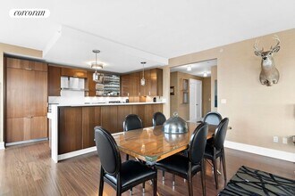 60 Riverside Blvd in New York, NY - Building Photo - Building Photo