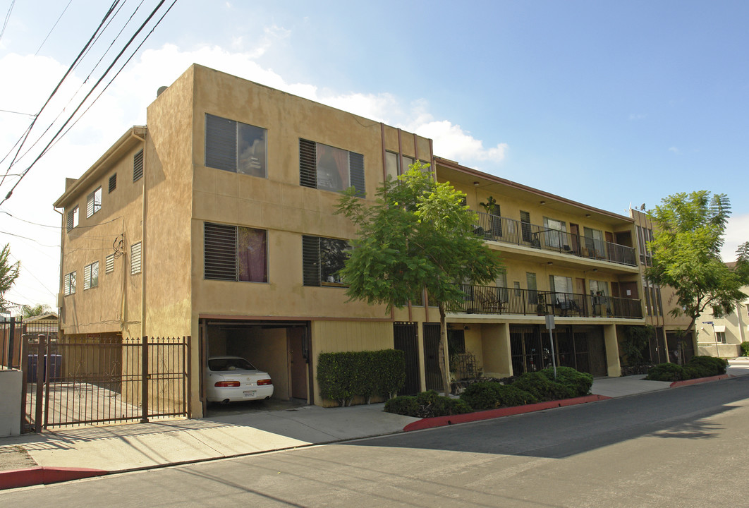 7120 Lexington Ave in West Hollywood, CA - Building Photo