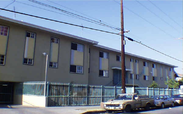 2701 San Marino St in Los Angeles, CA - Foto de edificio - Building Photo