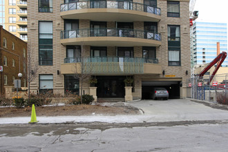 35 Hayden St in Toronto, ON - Building Photo - Building Photo