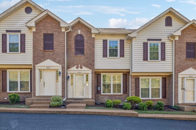 property at 1614 Brentwood Pointe
