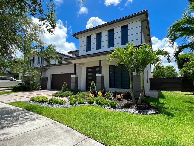 16170 SW 136 Way in Miami, FL - Building Photo - Building Photo