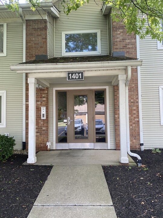1401 Lake Pointe Way in Centerville, OH - Building Photo