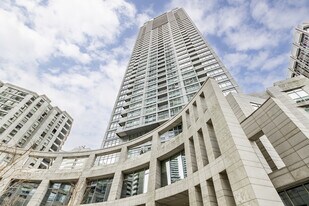 2181 Yonge St in Toronto, ON - Building Photo