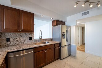 122 Lakeshore Dr in North Palm Beach, FL - Building Photo - Building Photo
