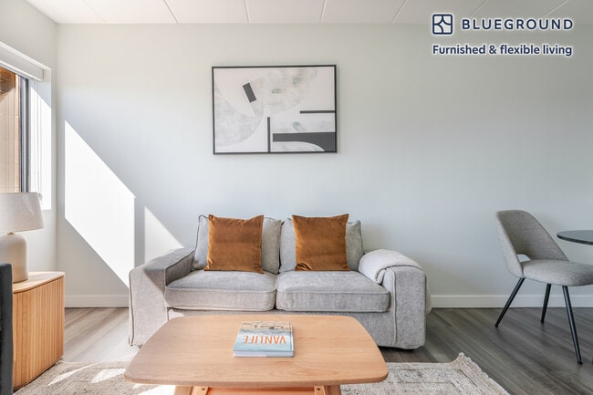 1925 Commonwealth Ave in Boston, MA - Foto de edificio - Building Photo