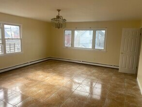 337 Bond St in Elizabeth, NJ - Foto de edificio - Building Photo