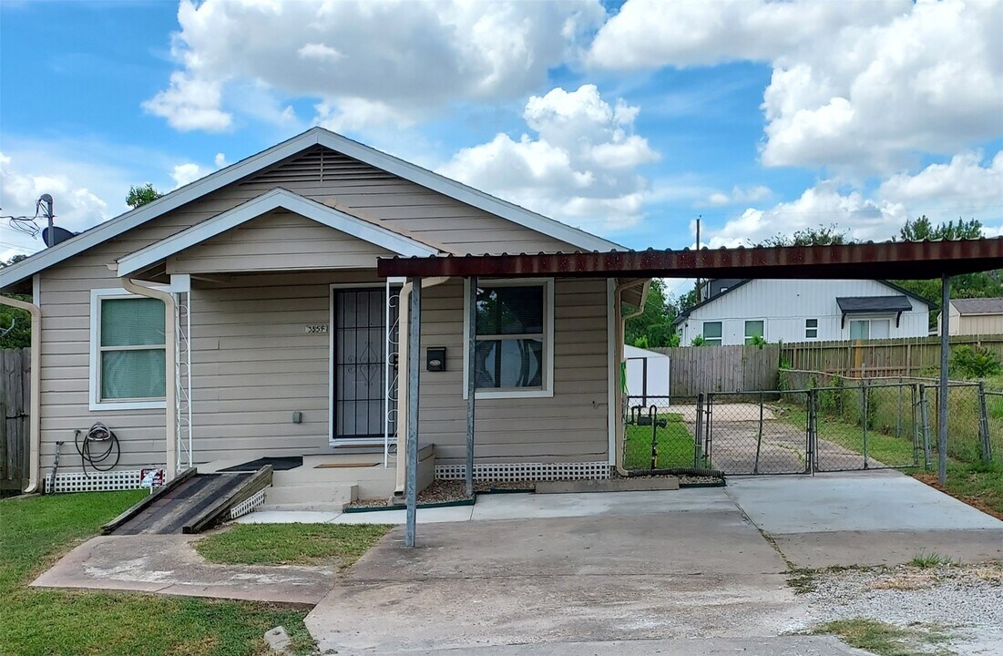 3554 Mt Pleasant St in Houston, TX - Building Photo