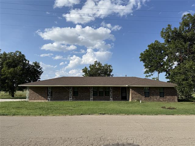 103 Spring St in West, TX - Foto de edificio