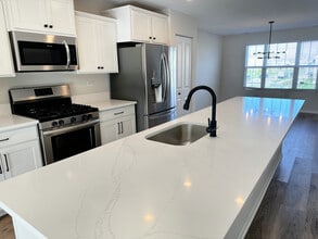 208 Goldenrod Dr in Elgin, IL - Building Photo - Building Photo