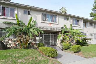 Coco Capri Apartments in Los Angeles, CA - Building Photo - Building Photo