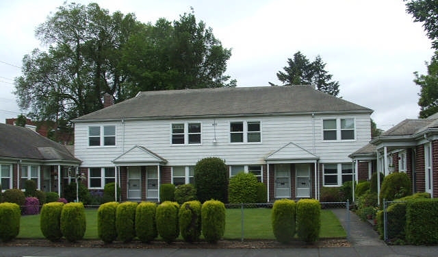 Floresta Court in Portland, OR - Foto de edificio - Building Photo