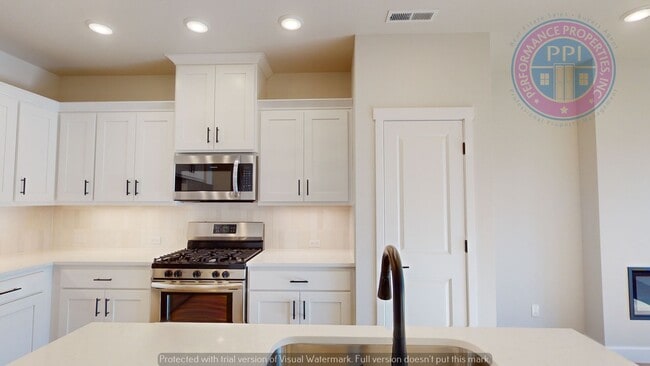 8195 SE Leafhopper St in Hillsboro, OR - Building Photo - Building Photo