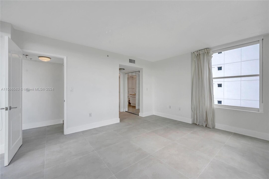 1837 Bay Rd, Unit 1815 in Miami Beach, FL - Building Photo