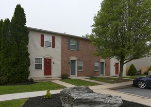 Townhomes at Stonybrook in York, PA - Building Photo - Building Photo