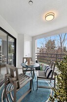 Elan at River Oaks in San Jose, CA - Building Photo