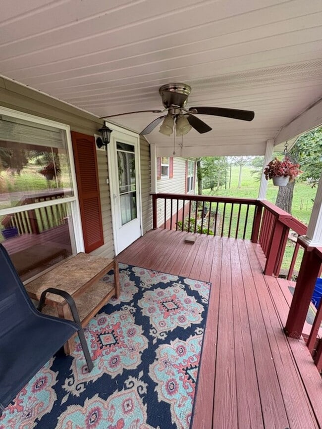 575 Sam Martin Rd in Dandridge, TN - Building Photo - Building Photo