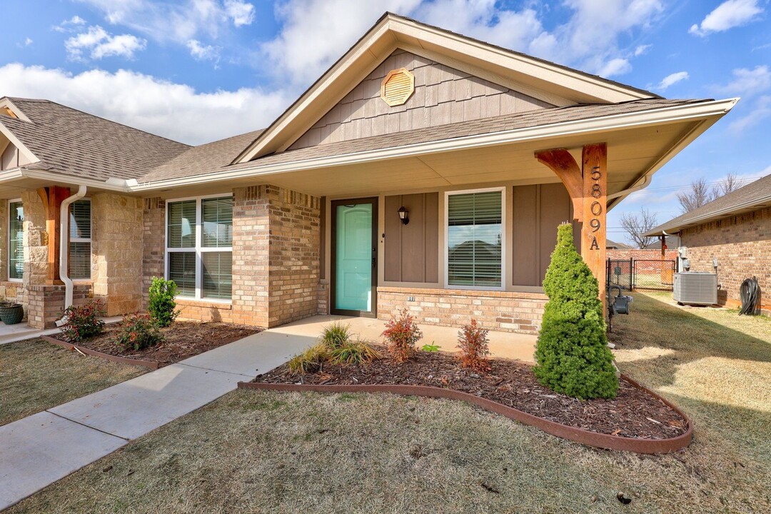 5809 Goldfinger Rd in Oklahoma City, OK - Foto de edificio