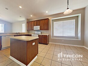 5112 Clover Mist Dr in Apollo Beach, FL - Building Photo - Building Photo