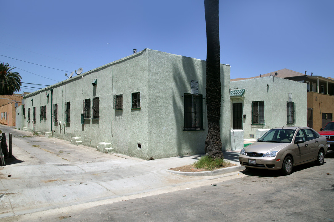 925 N Washington Pl in Long Beach, CA - Foto de edificio