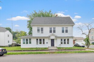 330 French St in Bridgeport, CT - Building Photo