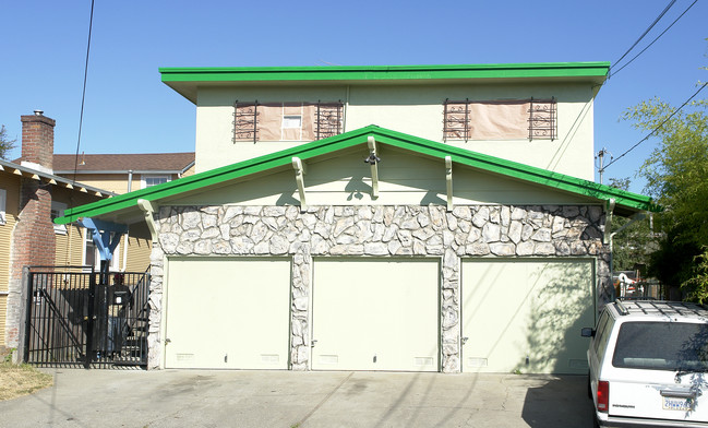 3072 Lynde Ave in Oakland, CA - Building Photo - Building Photo