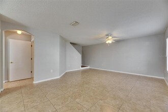 4049 Dolphin Dr in Tampa, FL - Building Photo - Building Photo