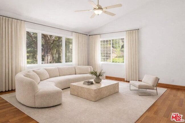 4345 Canoga Ave in Los Angeles, CA - Building Photo - Building Photo