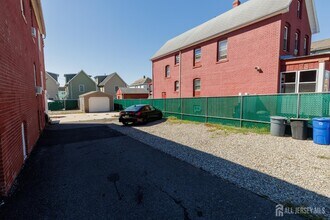 28 Union St in Carteret, NJ - Building Photo - Building Photo