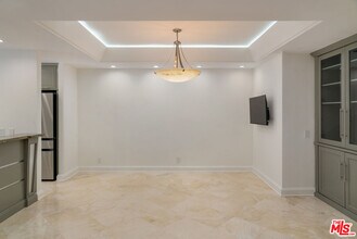 211 S Spalding Dr in Beverly Hills, CA - Building Photo - Building Photo
