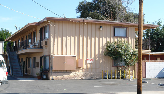 305 Chambers St in El Cajon, CA - Foto de edificio - Building Photo