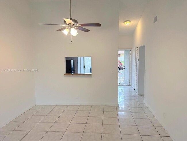 11504 NW 37th St, Unit 1-2 in Coral Springs, FL - Building Photo - Building Photo