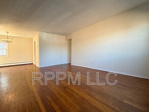 45 Wedgewood Dr in Verona, NJ - Foto de edificio - Building Photo